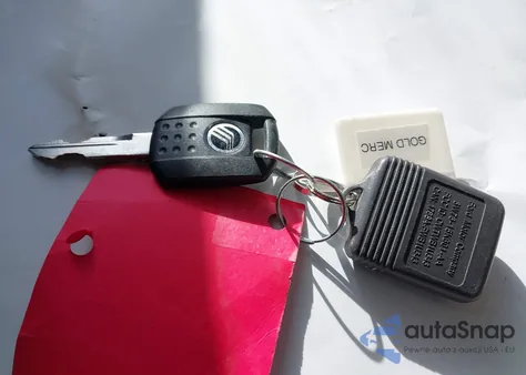 2005 Mercury Grand Marquis Gs z USA, uszkodzony, nr VIN 2MEFM74W05X627357